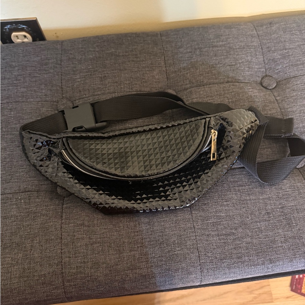 Source Unknown Black Geometric Men's Belt Bag